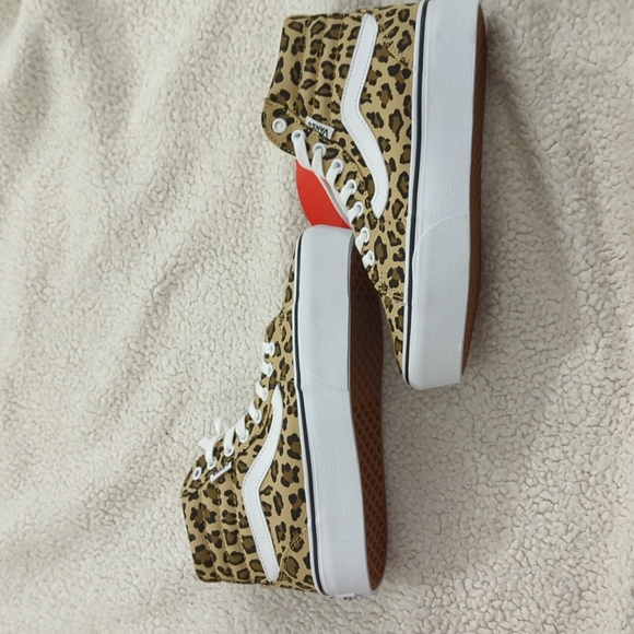 VANS FILMORE HIGH TOP PLATFORM SNEAKER - LEOPARD. - Picture 2 of 9